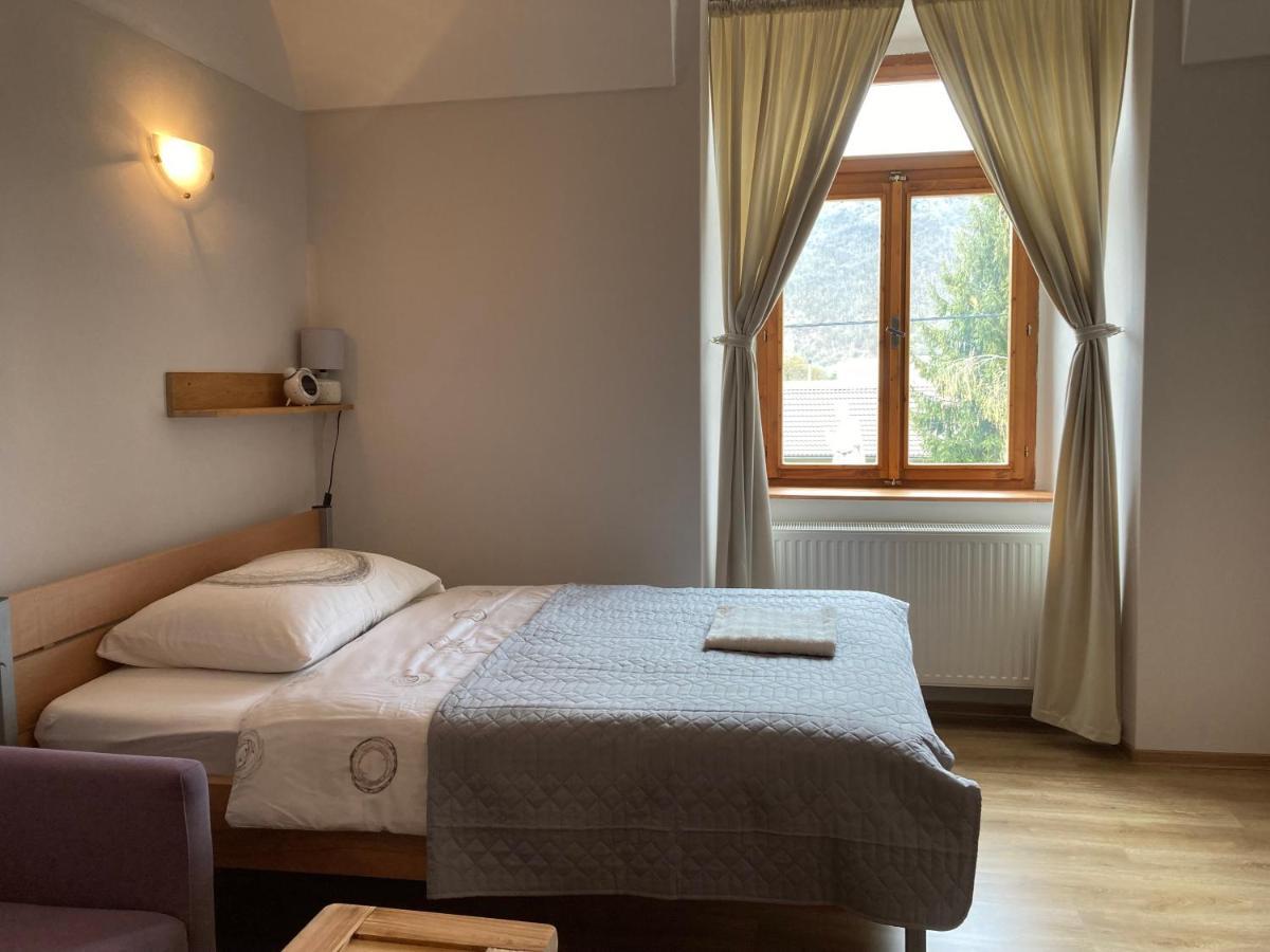 Bed & Breakfast Hugo Plesivec 외부 사진
