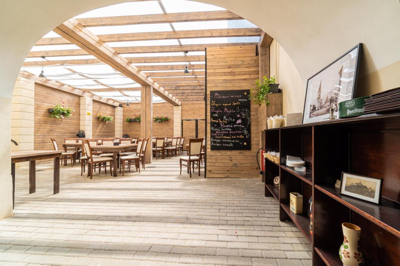 Bed & Breakfast Hugo Plesivec 외부 사진