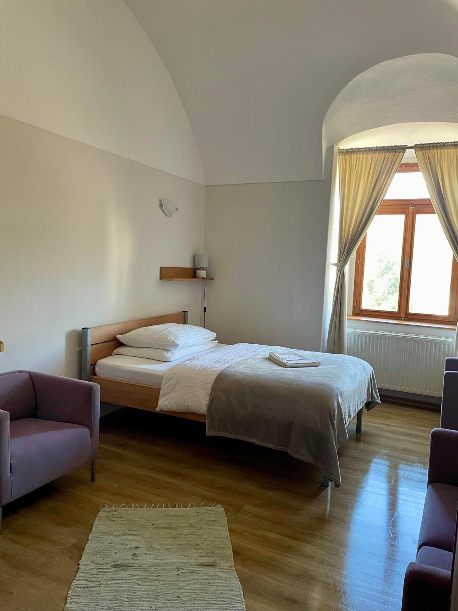 Bed & Breakfast Hugo Plesivec 외부 사진