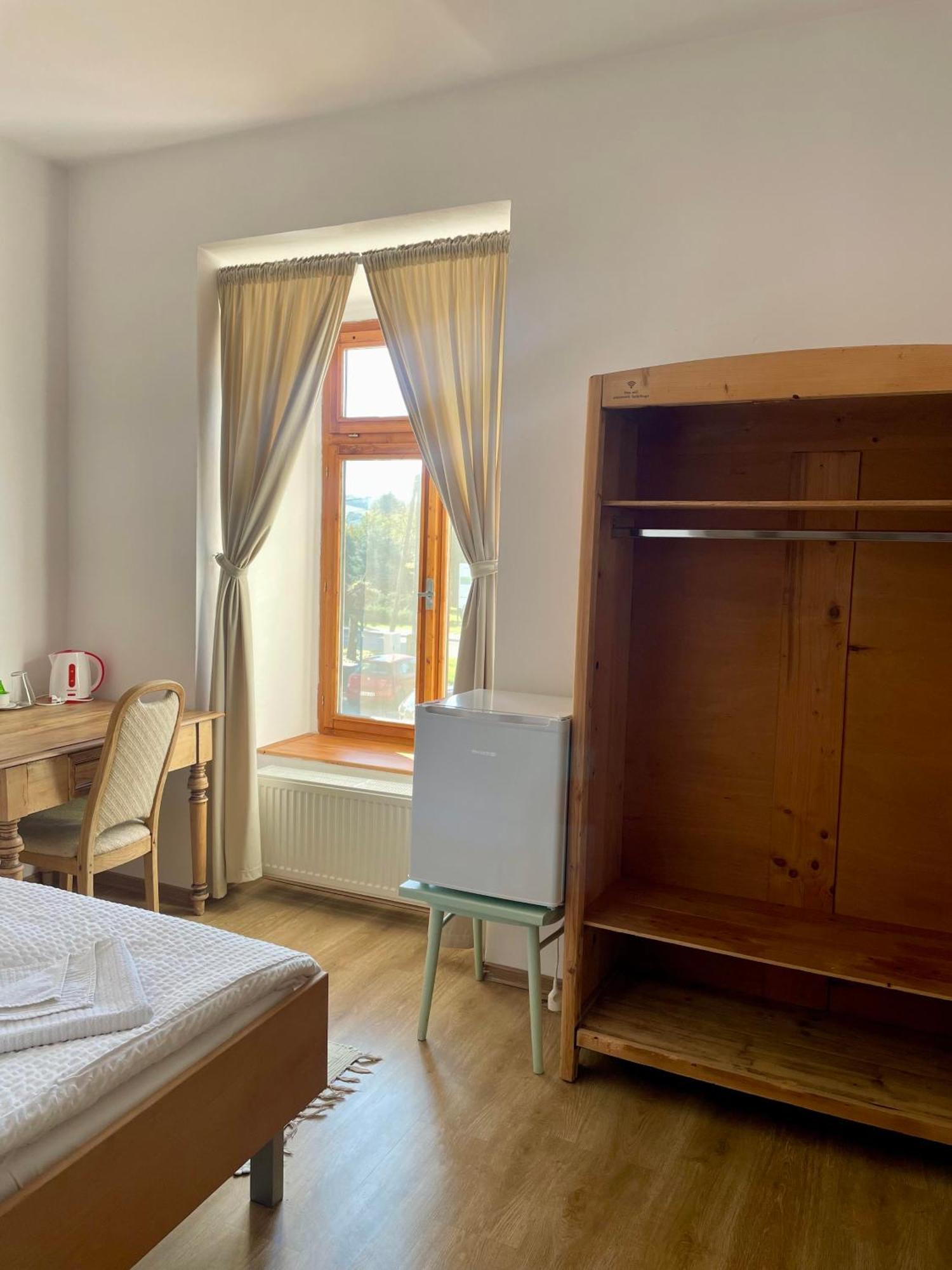 Bed & Breakfast Hugo Plesivec 외부 사진