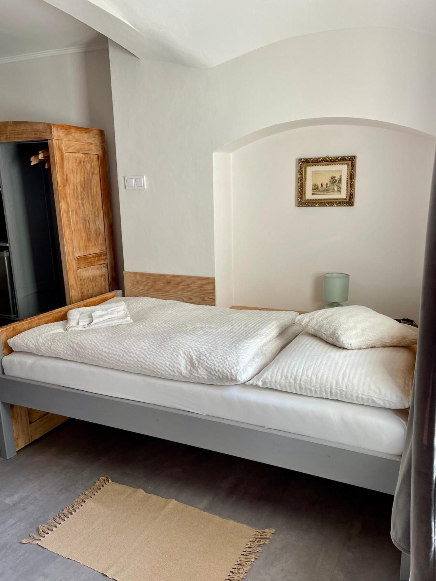 Bed & Breakfast Hugo Plesivec 외부 사진